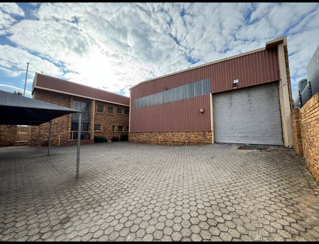 1,300M² WAREHOUSE FOR SALE IN ROBERTVILLE